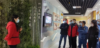 20201126 纳溪区检察院文化中心主任、法治副校长龚国诗生动、精彩的讲解2_看图王.jpg