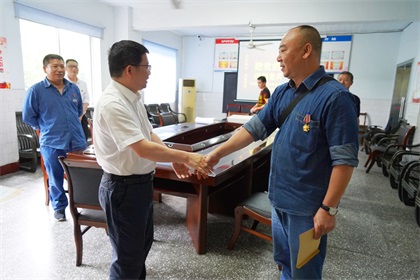 慰问老兵 (4).JPG