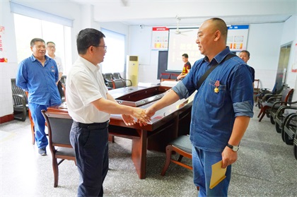 慰问老兵 (4).JPG