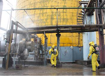 泸天化开展液氨泄漏事故应急实战演练