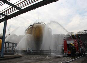 泸天化开展液氨充装站液氨泄漏应急救援综合演练