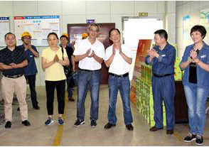 四川省总工会领导莅临泸天化为一线员工“送清凉”