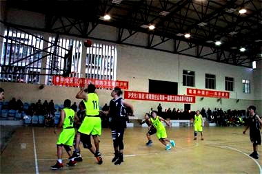 泸天化股份代表队获集团公司第一届职工运动会男子篮球赛冠军