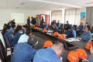 泸天化股份公司举行硝铵溶液泄漏桌面演练