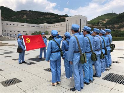 泸天化股份公司工会组织先模代表赴延安开展“不忘初心跟党走，牢记使命勇担当”学习教育活动