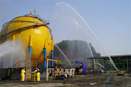 泸天化与地方政府联合举行液氨泄漏应急救援实战演练