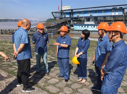 泸天化股份公司党委书记廖廷君深入港口检查防洪防汛工作