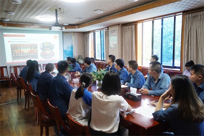 泸天化股份公司团委召开年中工作总结暨读书分享会