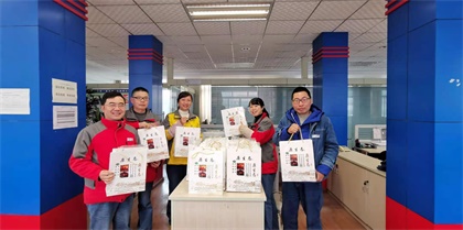 泸天化股份公司工会为员工发放2021年春节大礼包