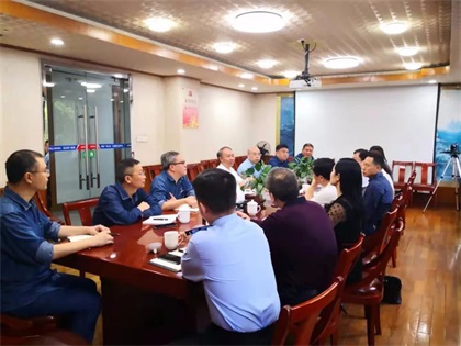 纳溪区人大选举委员会到泸天化指导选举工作