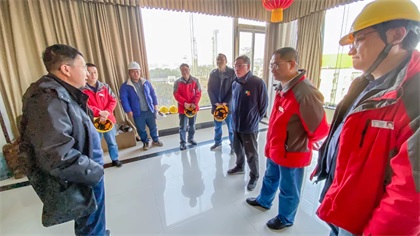 集团公司总经理宁忠培了解新系统装置大修后开车情况