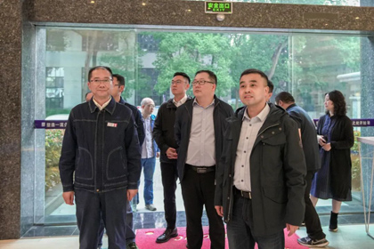 四川省发改委产业发展处副处长刘小刚一行来我公司调研