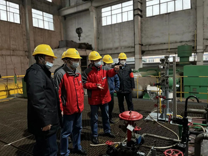 泸天化股份公司总经理赵永清带队检查大修工作