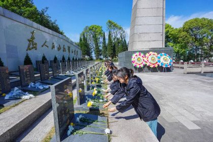 泸天化股份公司团委开展“清明祭英烈、共铸中华魂”主题团日活动