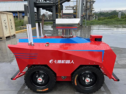 泸天化股份公司储氨系统机器人“上岗”