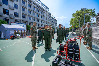 中央军委国防动员部兵役和民兵局副局长王永盛率队调研泸天化武装工作