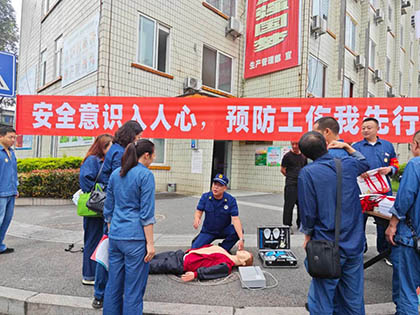 泸天化股份公司举办“安全生产月安全宣传咨询日”活动