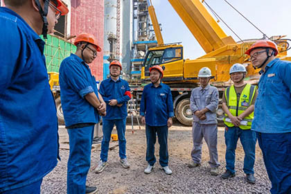 泸天化股份公司党委书记、董事长廖廷君带队检查尿素造粒环保升级改造项目施工安全及工程进展情况