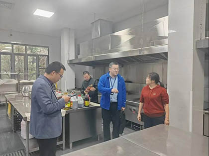 泸州市市场监督管理局检查指导职工食堂食品安全管理工作