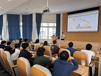 泸天化股份公司举行2025年新员工入职培训