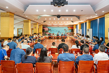 泸天化股份公司开展“金秋送学”活动