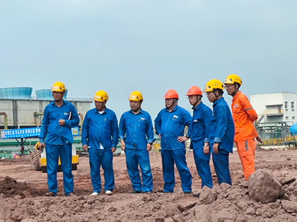 泸天化股份公司总经理傅利才一行到化工园区新项目施工现场指导工作